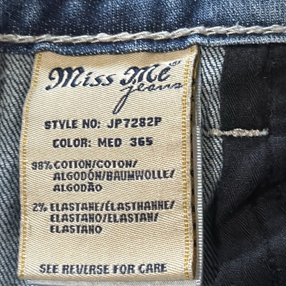 Miss Me Jean capris. Medium wash low rise Size 25 - Picture 7 of 10